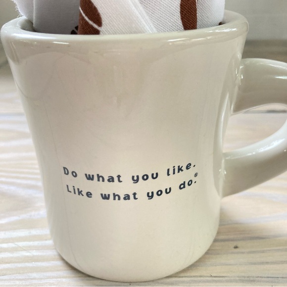 Gift Set LIFE IS GOOD Mug and Kitchen Towel Collectable Gift Pack - Picture 6 of 11